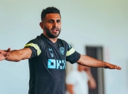 雷速直播-关于新疆广汇训练开放日；冲刺阶段临场应变引欢呼；社区盾在即；身体对抗强度拉满的信息